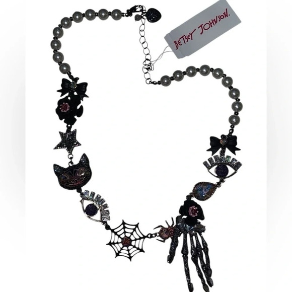 BETSEY JOHNSON Halloween Glam Vampire Revival Pearls & Charms Necklace NEW NWT - Picture 4 of 16